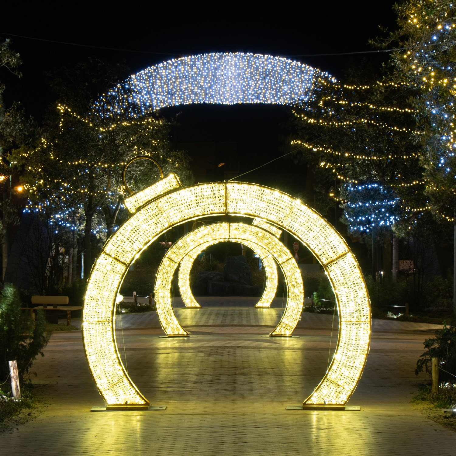 Luca Lighting Lichtnet -Kerstverlichting - 300x300 Cm - Connect 24 Warm White Led 196 Extra Lampjes Luca Lighting Lichtnet -Kerstverlichting - 300x300 Cm - Connect 24 Warm White Led 196 Extra Lampjes
